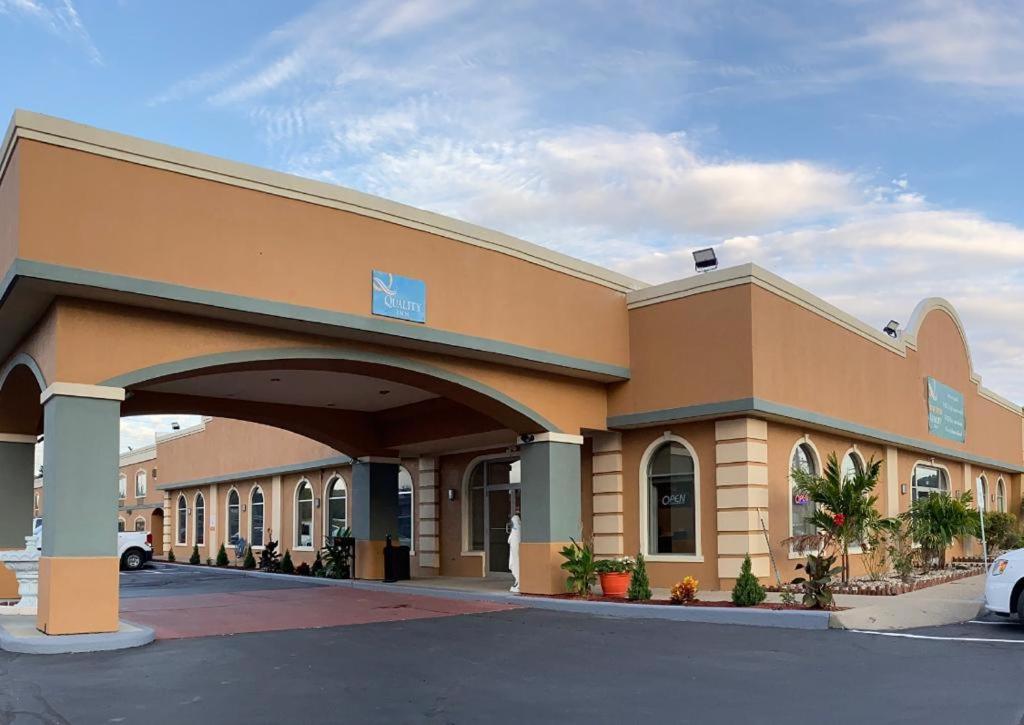 וינסנס Quality Inn מראה חיצוני תמונה