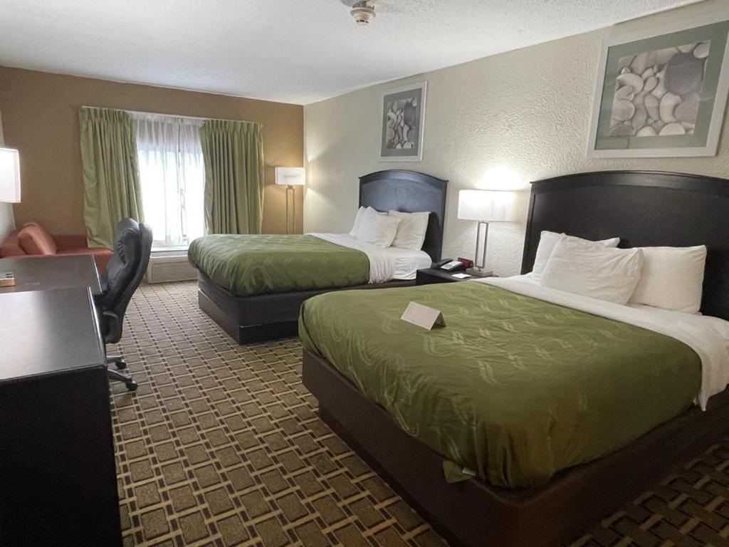 וינסנס Quality Inn מראה חיצוני תמונה