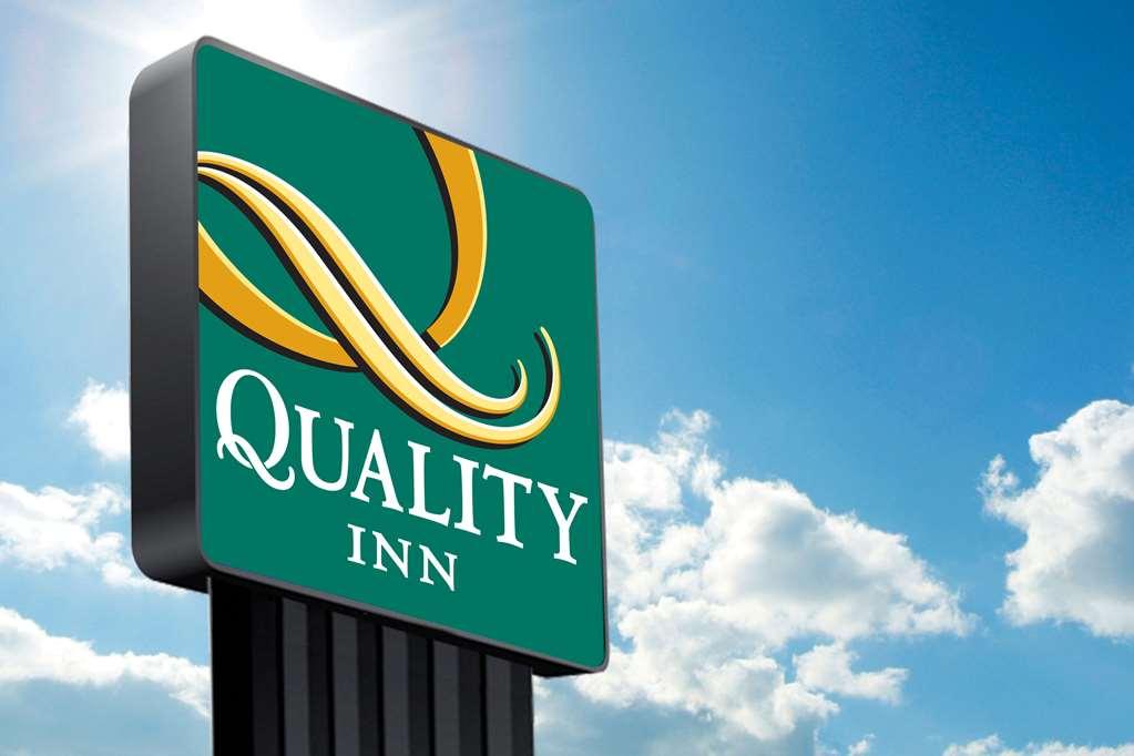 וינסנס Quality Inn מראה חיצוני תמונה