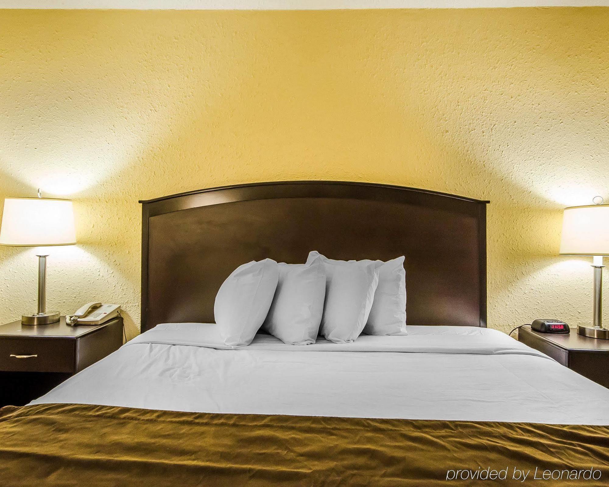 וינסנס Quality Inn מראה חיצוני תמונה
