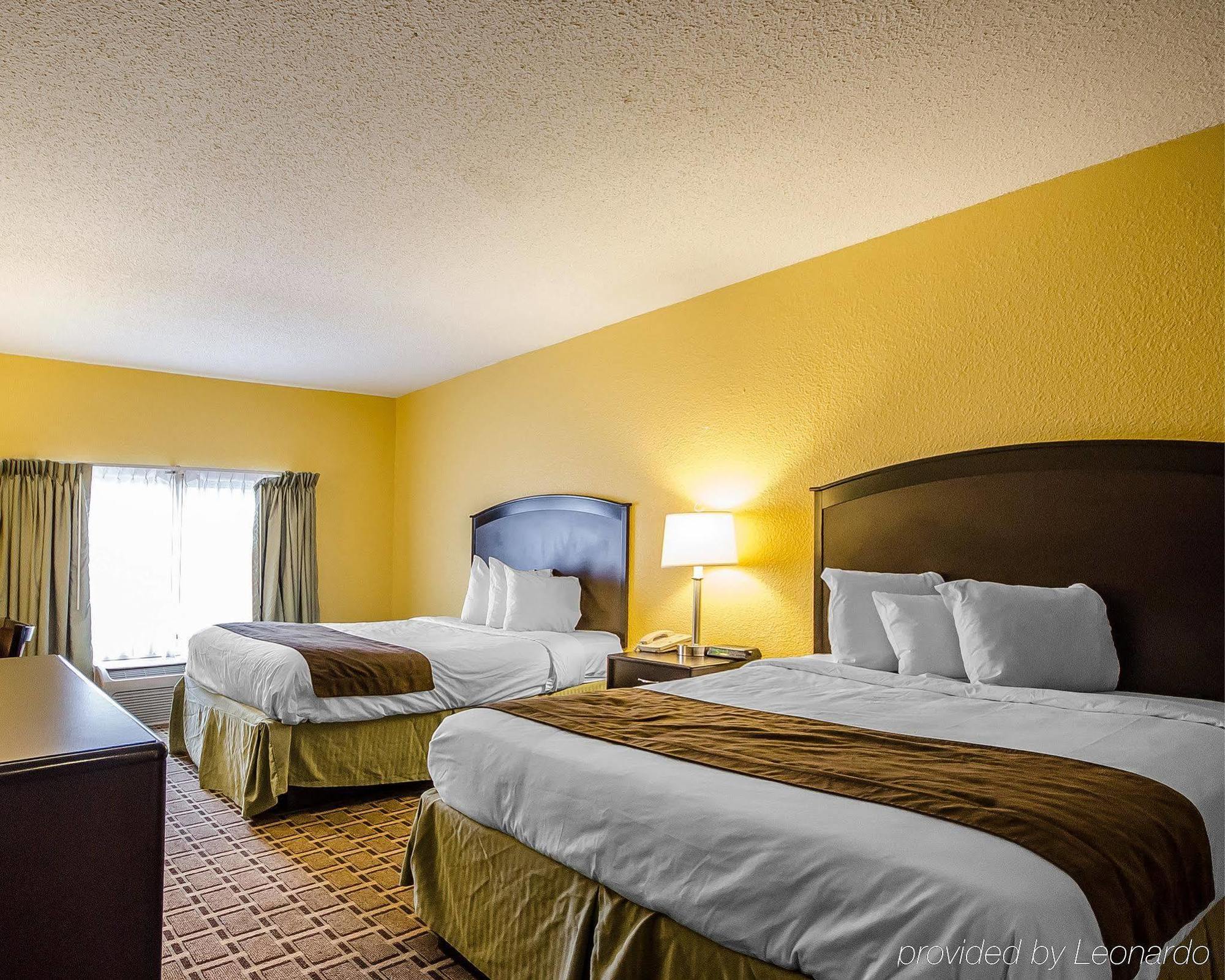 וינסנס Quality Inn מראה חיצוני תמונה