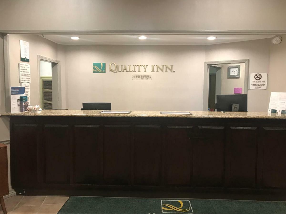 וינסנס Quality Inn מראה חיצוני תמונה