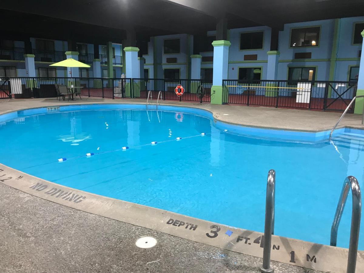 וינסנס Quality Inn מראה חיצוני תמונה